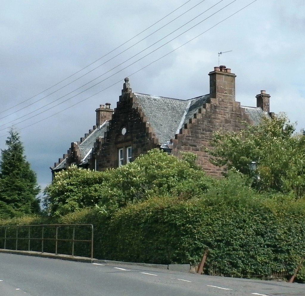 House in Croftamie © Anthony Parkes ccbysa/2.0 Geograph Britain