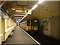 Main line train at Moorgate (2)