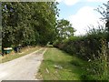 Bridleway and farm road to Fieldhouse Farm