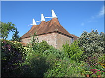 TQ8125 : Great Dixter Oast, Northiam by Oast House Archive