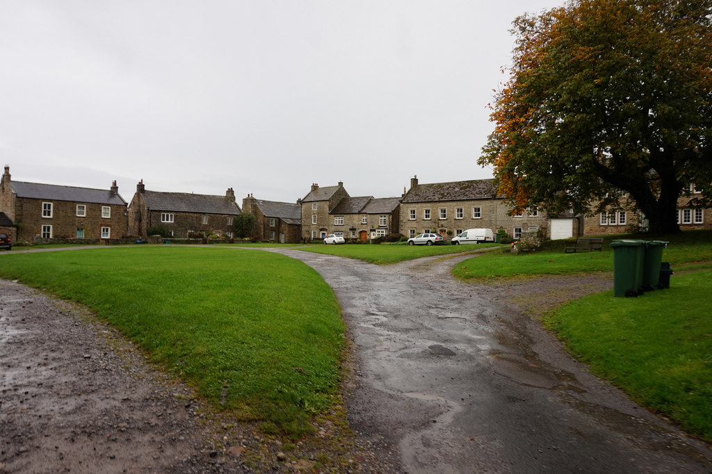 Houses at Kirby Hill © Ian S cc-by-sa/2.0 :: Geograph Britain and Ireland