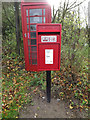 TM1678 : Horseshoes Postbox by Geographer