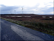 NB3533 : The Pentland Road beside Loch BhatandÃ¬p by John Lucas