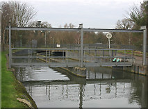 TQ3499 : Southern approach to aqueduct carrying the New River over the M25 by David Kemp