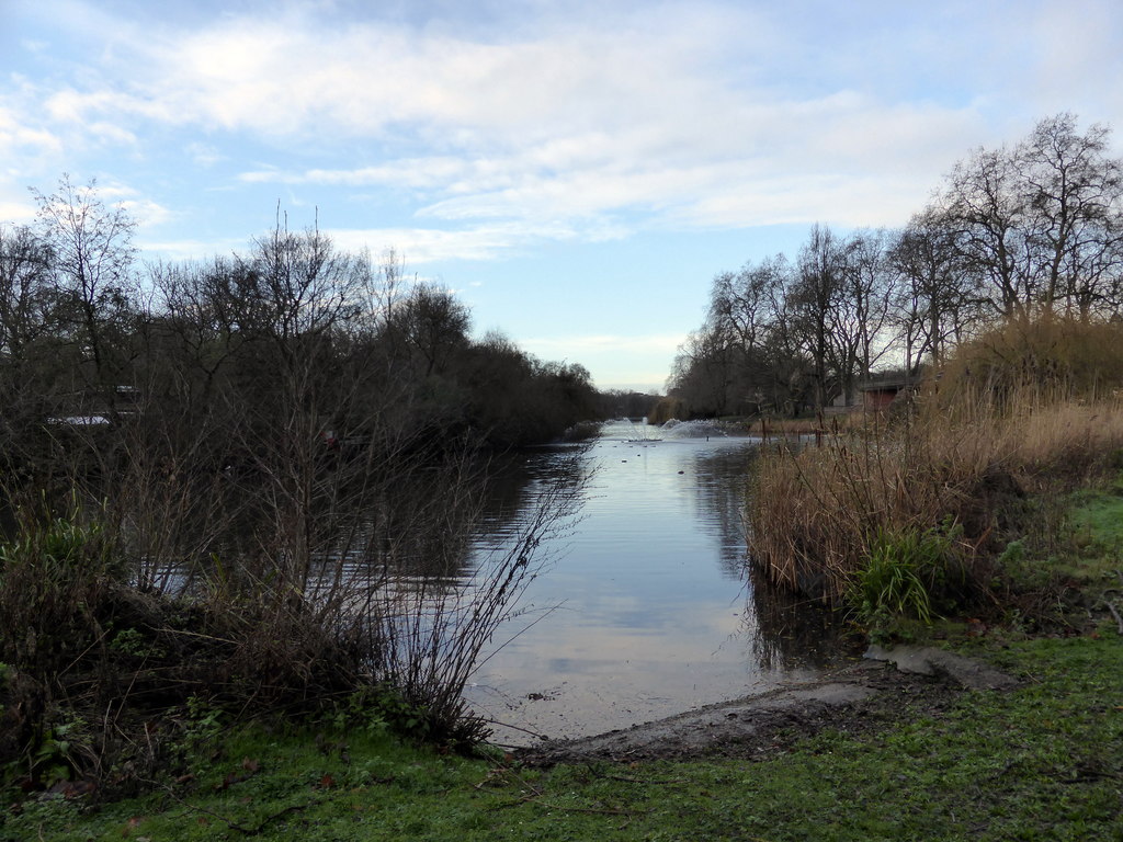 Lake in St. James' Park © PAUL FARMER cc-by-sa/2.0 :: Geograph Britain ...