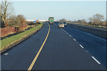 S6764 : M9 Northbound towards junction 6 by Ian S