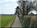 Footpath from Inverness Drive to Forest Road