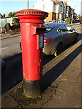 TL1415 : Southview Road Postbox by Geographer