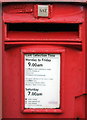 Detail, Elizabeth II postbox on Sea Cliff Road, Scarborough