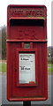 TA0385 : Close up, Elizabeth II postbox on Edge Dell, Scarborough by JThomas