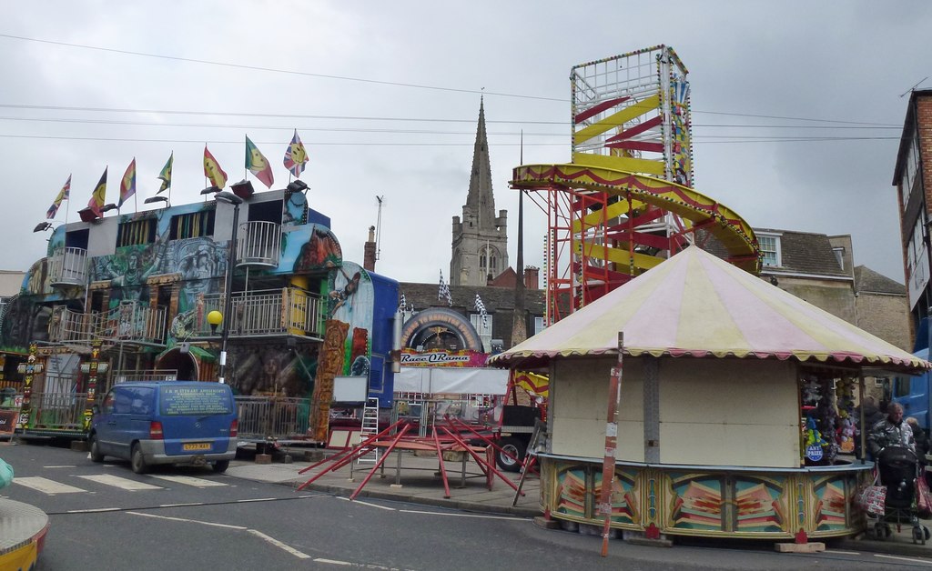 Setting up the MidLent Fair in Stamford © Richard Humphrey ccbysa/2.