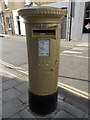 TQ1570 : Teddington: postbox № TW11 181, North Lane by Chris Downer