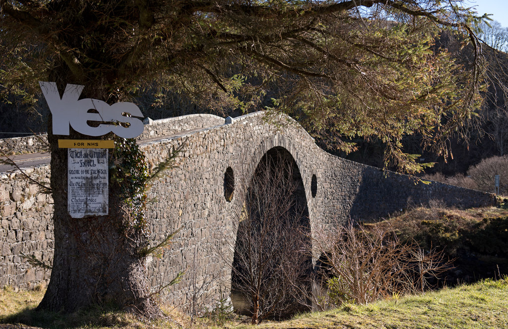 Clachan Bridge - March 2016 (2) © The Carlisle Kid cc-by-sa/2.0 ...