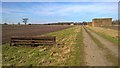 Equestrian track to Lower Hexgreave Farm