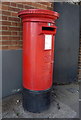 Elizabeth II postbox outside Toddington Post Office