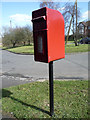 Elizabeth II postbox on Harlington Road, Toddington