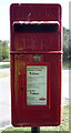 Close up, Elizabeth II postbox on Harlington Road, Toddington