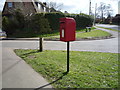 Elizabeth II postbox on Westoning Road, Harlington