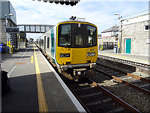 M5028 : A train from Ennis stands in the platform at Athenry by John Lucas