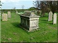SP9595 : Chest tomb, All Saints churchyard, Laxton by Alan Murray-Rust
