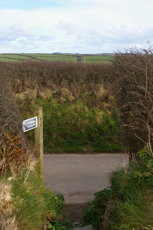 Footpath Leaving Lane North Of © Christopher Hilton Cc By Sa20