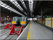 O1634 : A train for Sligo standing in Dublin Connolly station by John Lucas