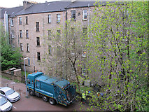 NS5765 : Bin lorry, Derby Terrace Lane, Glasgow by David Hawgood