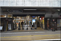 SU8668 : Ticket barriers, Bracknell Station by N Chadwick