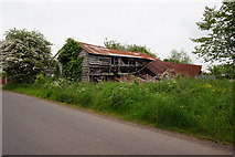 SO8222 : Disused barn on Sandhurst Lane by Ian S