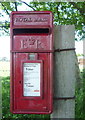 Close up, Elizabeth II postbox, Barracks Bridge