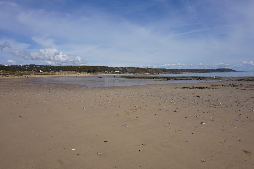 The beach at Port-Eynon © Bill Boaden cc-by-sa/2.0 :: Geograph Britain ...