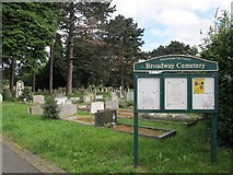 TL1999 : Broadway cemetery entrance by Stephen Craven