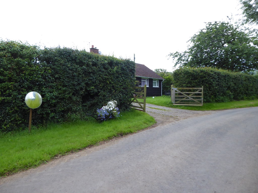 Bungalow Near Corton Manor Farm © Vieve Forward Cc-by-sa/2.0 ...