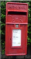 SK3375 : Close up, Elizabeth II postbox on Valley Road by JThomas