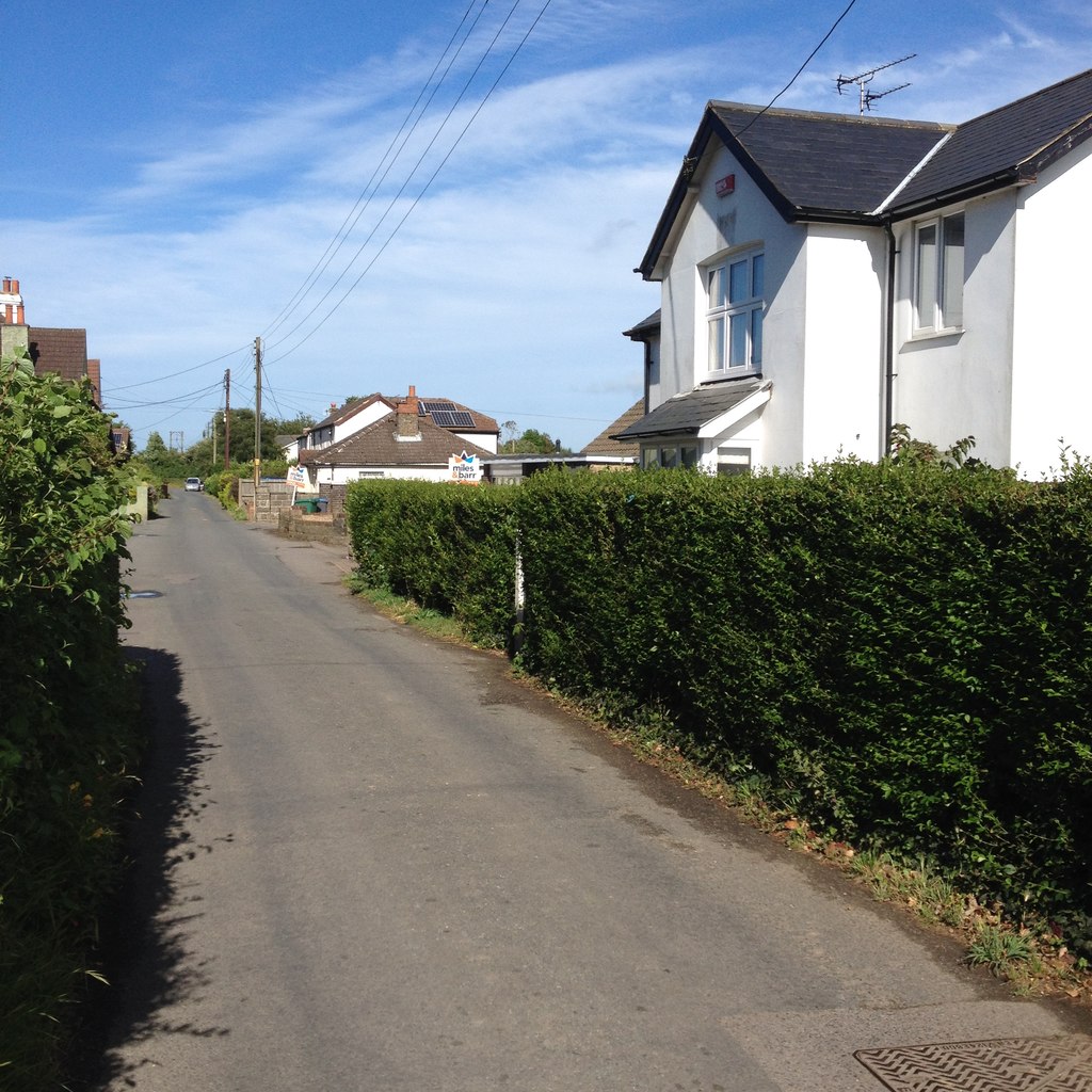 Station Road, Martin Mill © Chris Whippet ccbysa/2.0 Geograph