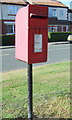 Elizabeth II postbox on York Road, Driffield