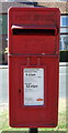 Close up, Elizabeth II postbox on York Road, Driffield