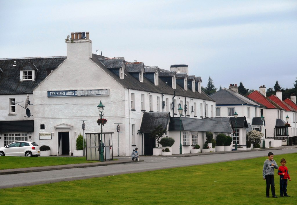 The Kings Arms Hotel And Restaurant, © Bill Henderson Cc-by-sa 2.0 