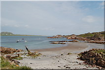 NM3023 : Beach at Fionnphort by Clive Perrin