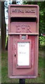 Close up, Elizabeth II postbox, Oaks Green