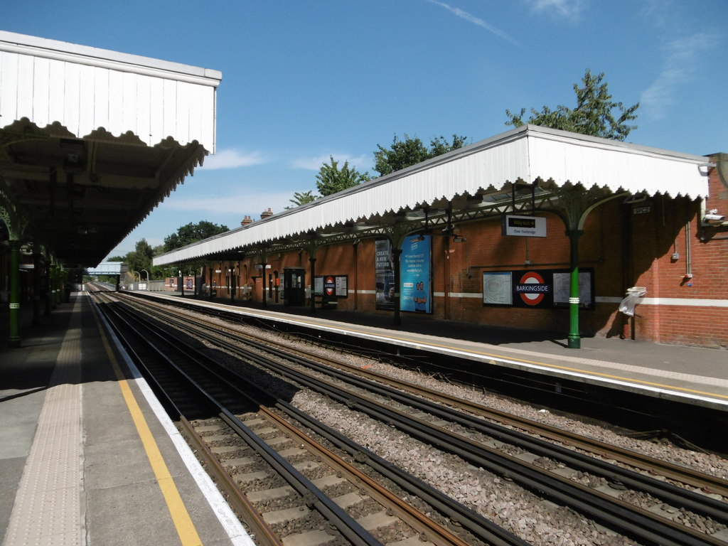 Barkingside Underground station © Marathon cc-by-sa/2.0 :: Geograph ...