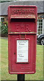 SK1134 : Close up, Elizabeth II postbox on Upwards Road, Doveridge by JThomas