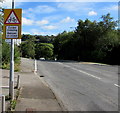 Warning sign - Cycles Crossing/Beicywr yn croesi, Pontnewynydd