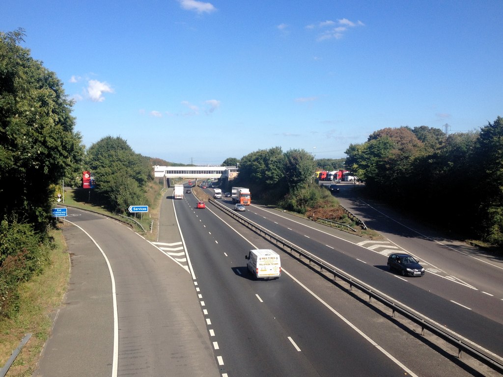 M2 Motorway © Chris Whippet cc-by-sa/2.0 :: Geograph Britain and Ireland