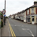 ILDIWCH/GIVE WAY sign facing Richmond Road, Pontnewydd, Cwmbran