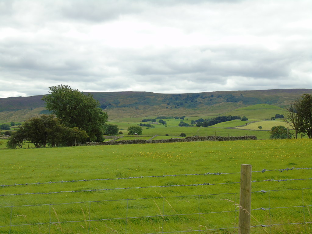 Burnsall and Thorpe Fell © Carroll Pierce cc-by-sa/2.0 :: Geograph ...