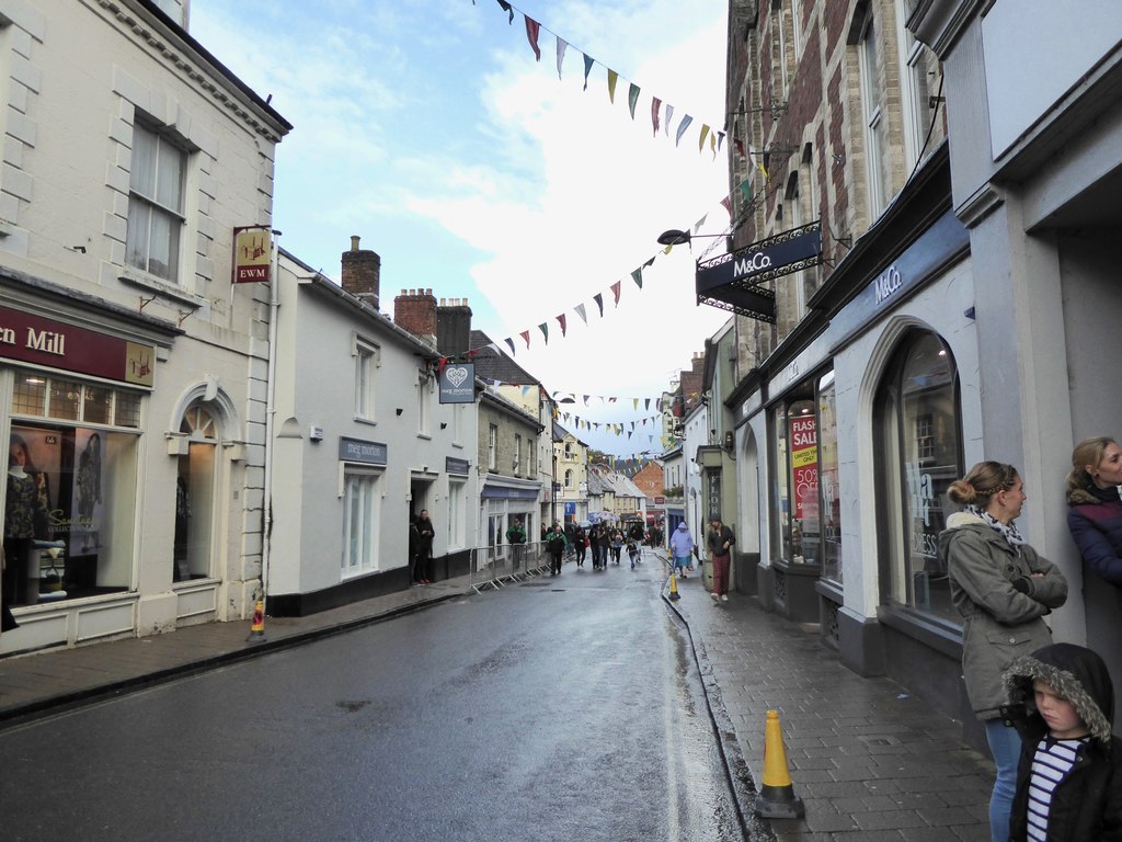 Shaftesbury High Street © Jonathan Hutchins cc-by-sa/2.0 :: Geograph