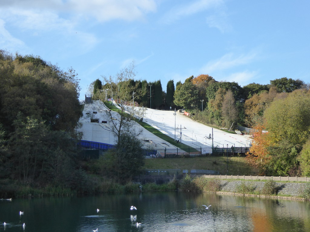 kidsgrove-ski-centre-dry-ski-slopes-jonathan-hutchins-cc-by-sa-2-0