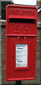 Close up, Elizabeth II postbox on Stradbroke Road, Pakefield