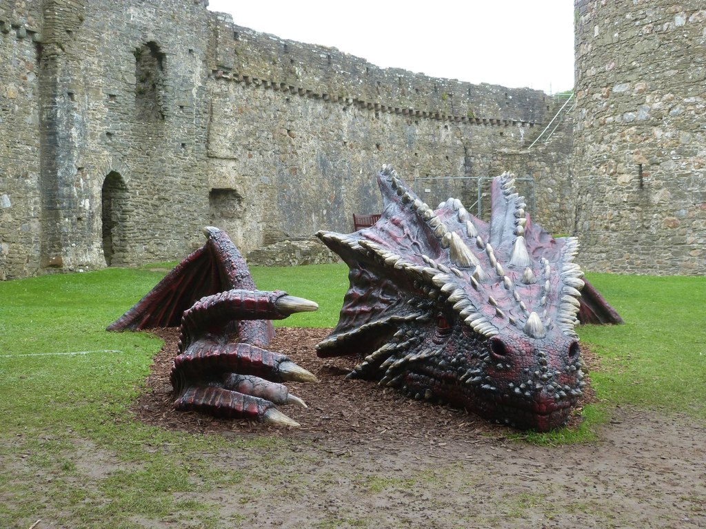 Kidwelly Castle's Dragon © Derek Voller cc-by-sa/2.0 :: Geograph ...
